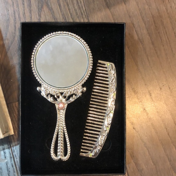 Mirror and Comb set - Picture 2 of 2